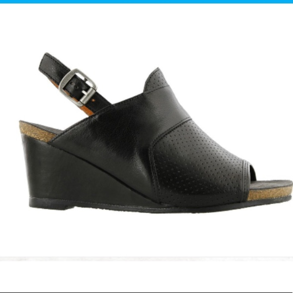 Taos black leather wedge perfereated 9.5 slingback